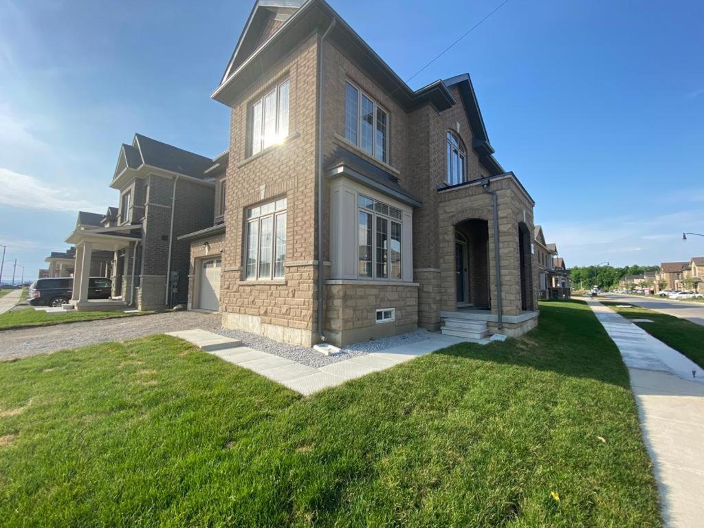 537 Veterans Dr Brampton On L7A 0C4 Villa Exterior photo