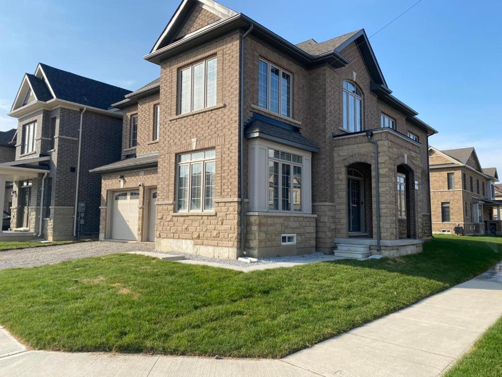 537 Veterans Dr Brampton On L7A 0C4 Villa Exterior photo