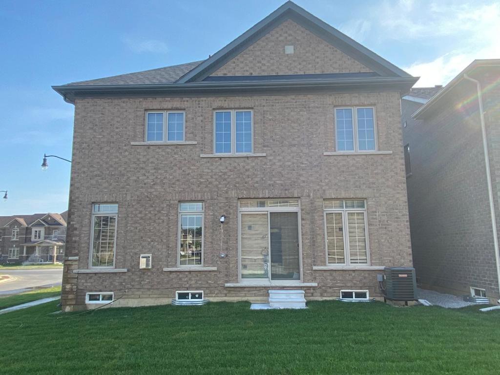537 Veterans Dr Brampton On L7A 0C4 Villa Exterior photo