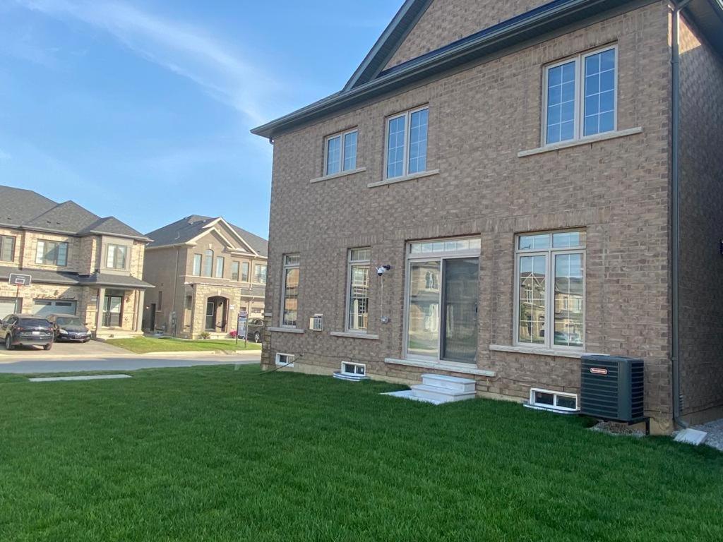 537 Veterans Dr Brampton On L7A 0C4 Villa Exterior photo