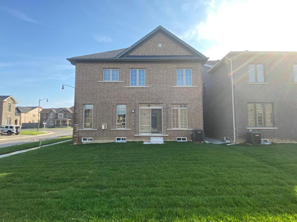 537 Veterans Dr Brampton On L7A 0C4 Villa Exterior photo